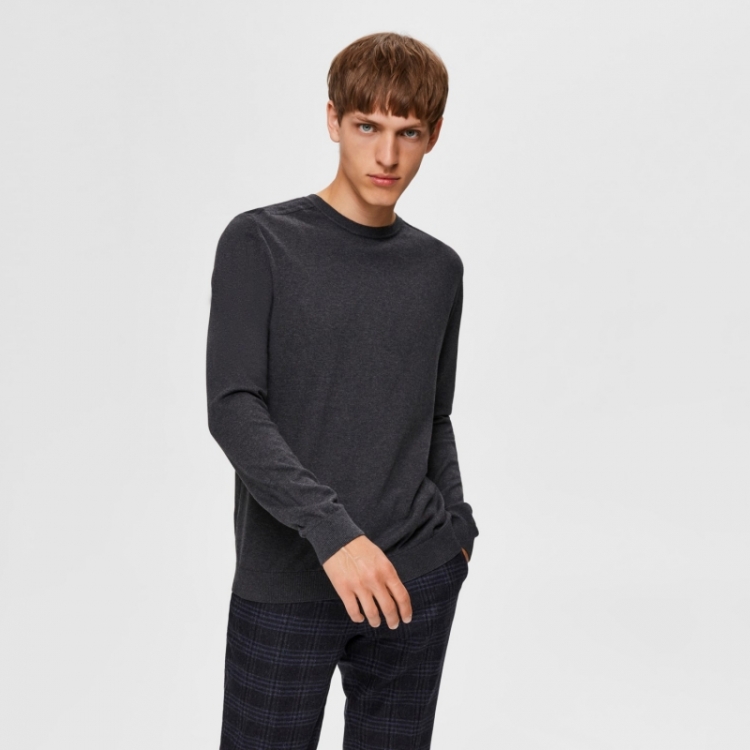 16074682 179099 Black