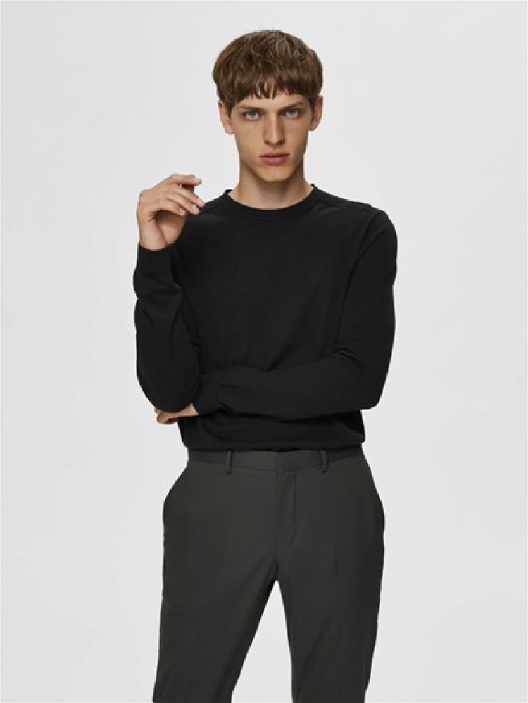 16074682 179099 Black