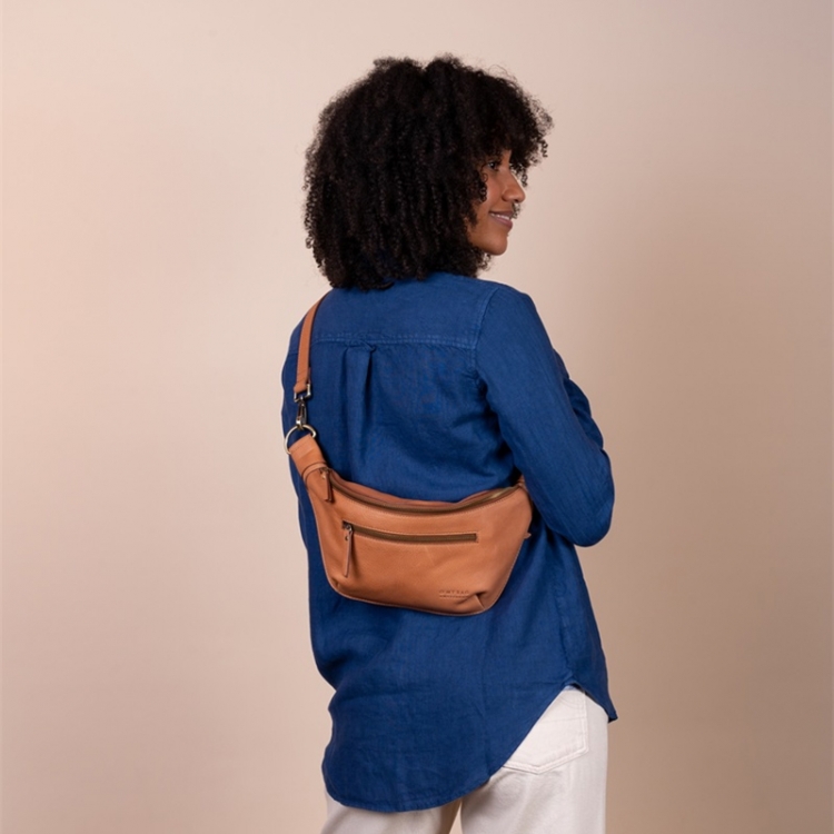 Drew Bum Bag soft grain leathe Wild Oak