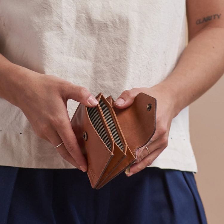 Harmonica Wallet classic leath Cognac