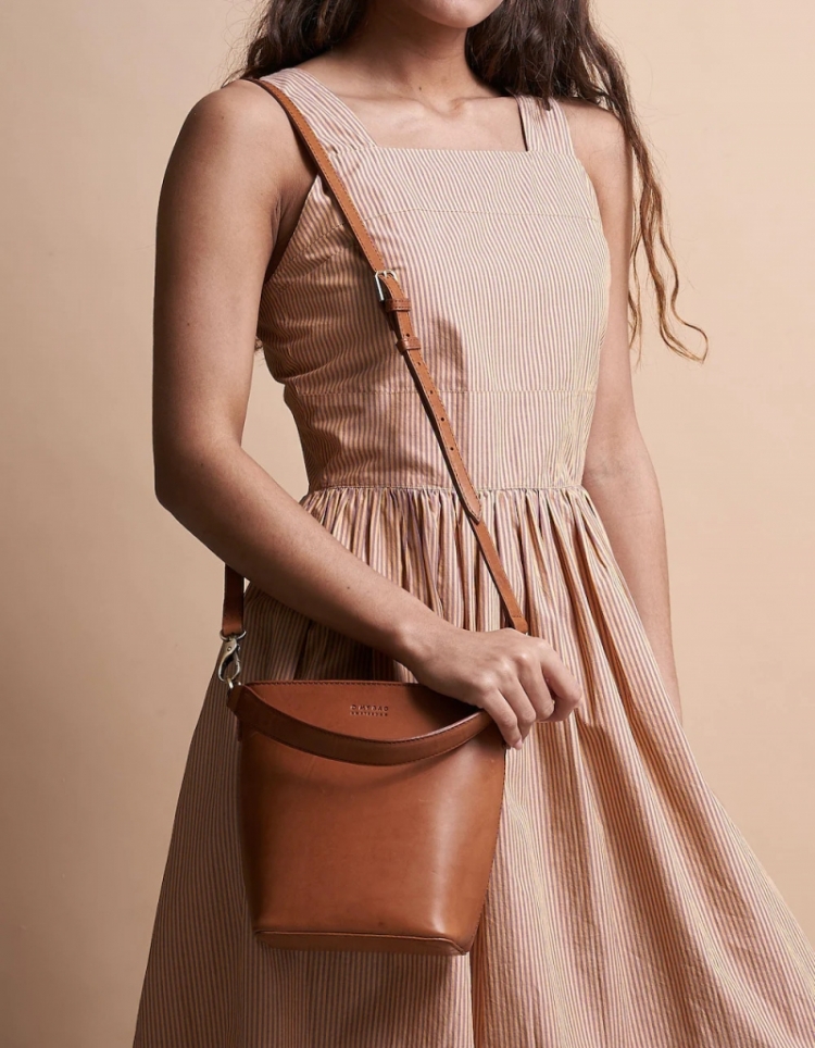 Bobbi Bucket Bag Midi Cognac