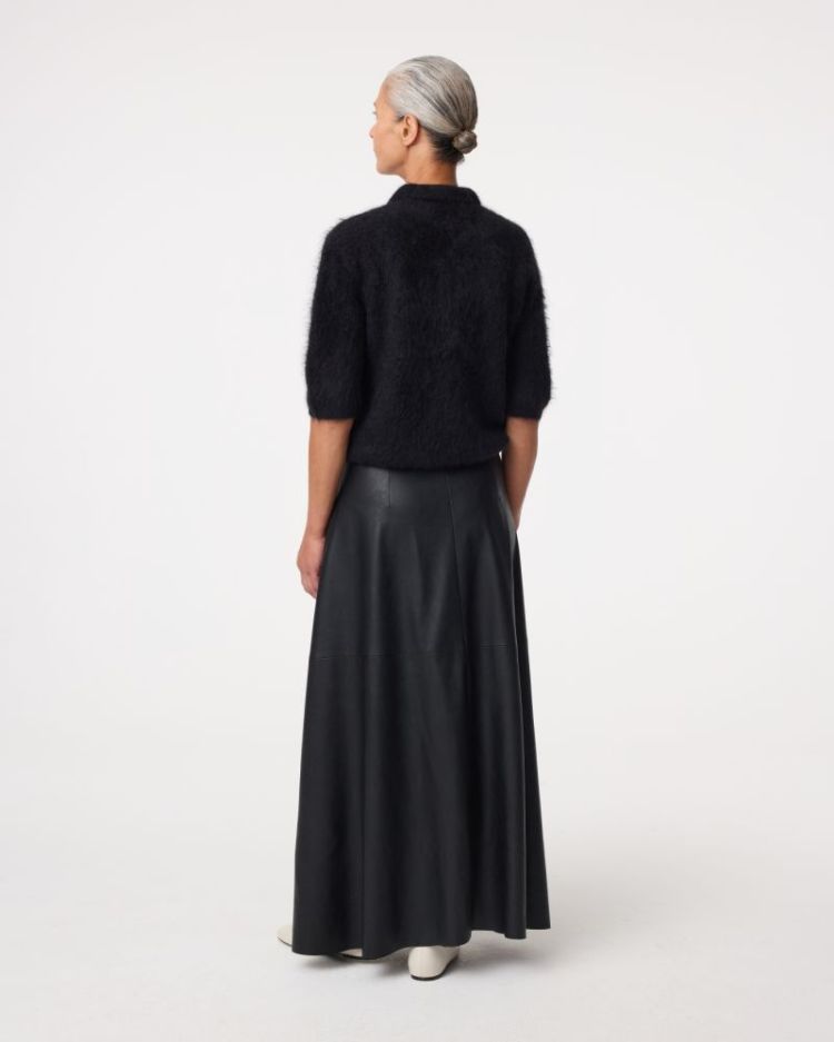 262P045 900-Black