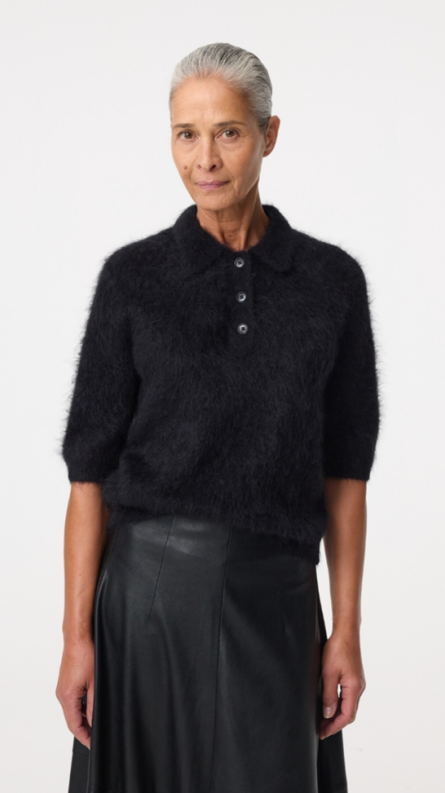262P045 900-Black