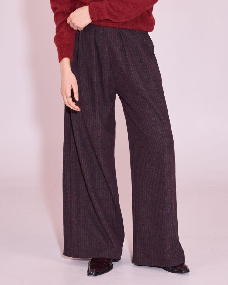 EGBERT 335-Bright Red 